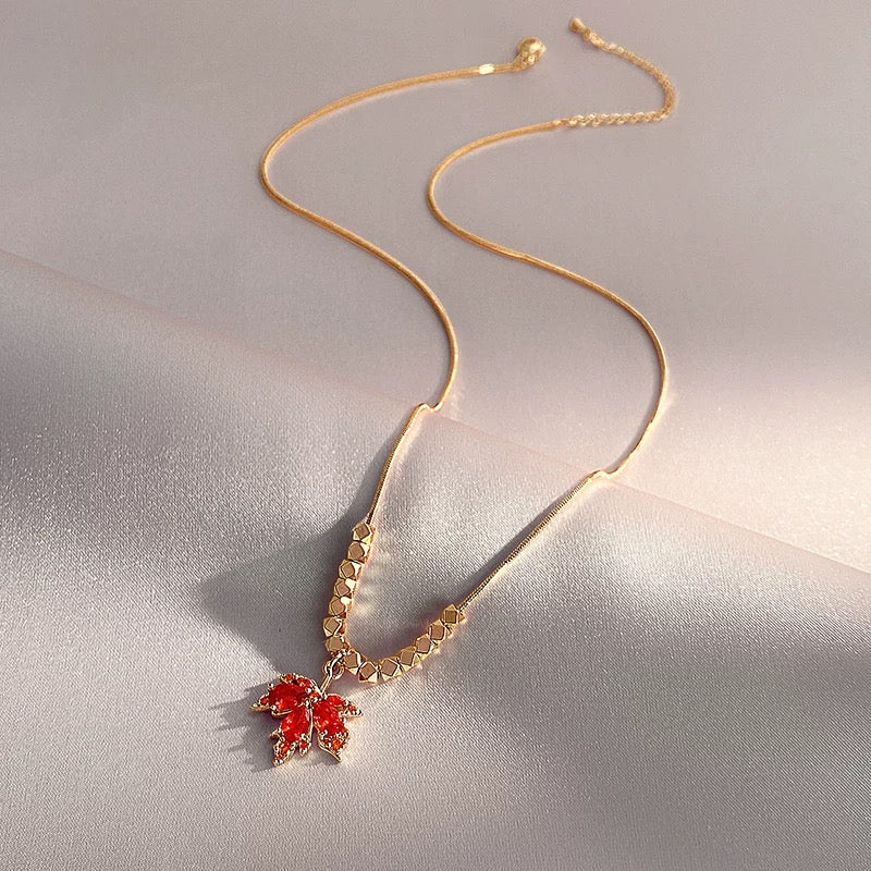 Collar de Hoja de Arce