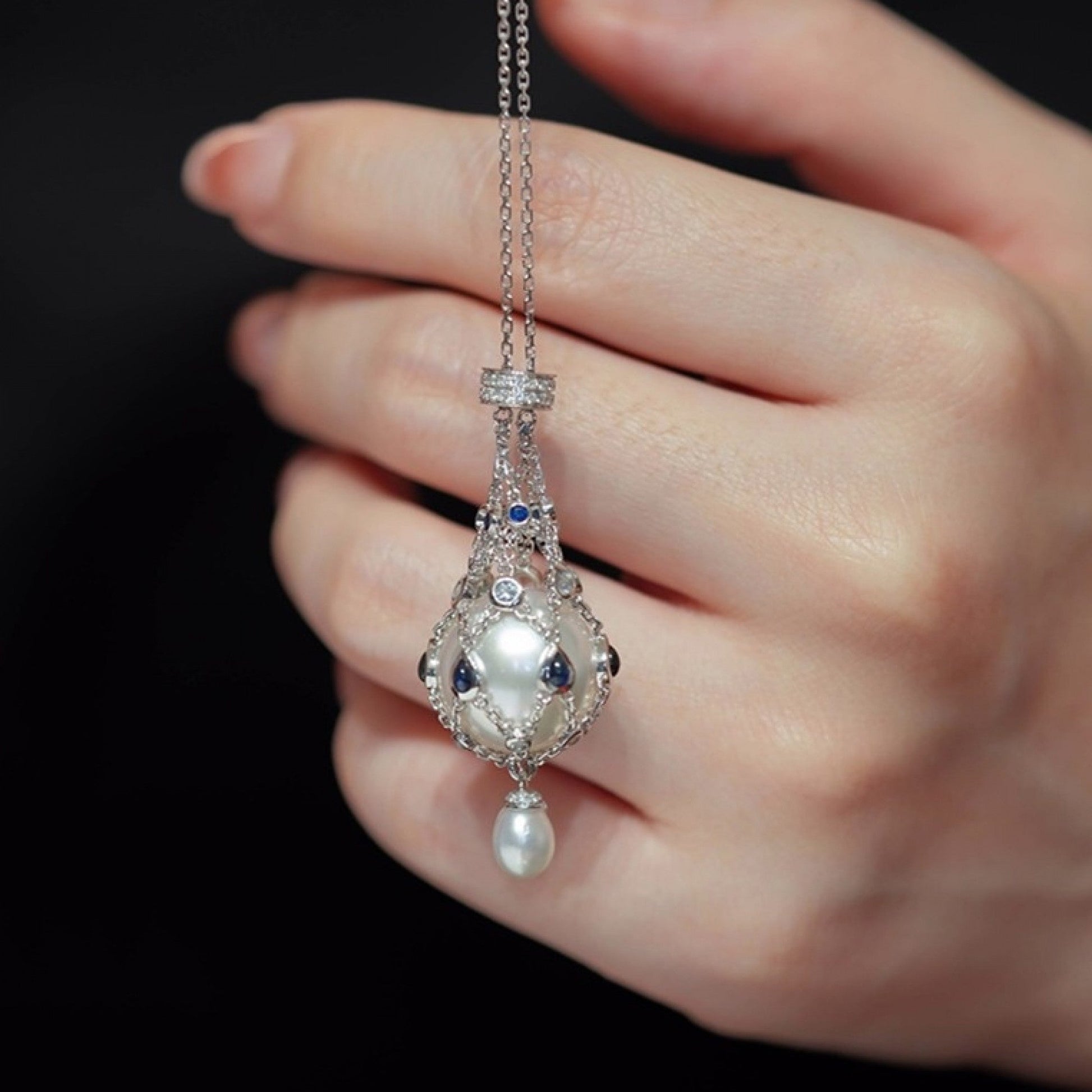 Model wearing 17-20mm Freshwater Pearl Lavalier Pendant with 30cm chain – elegant styling