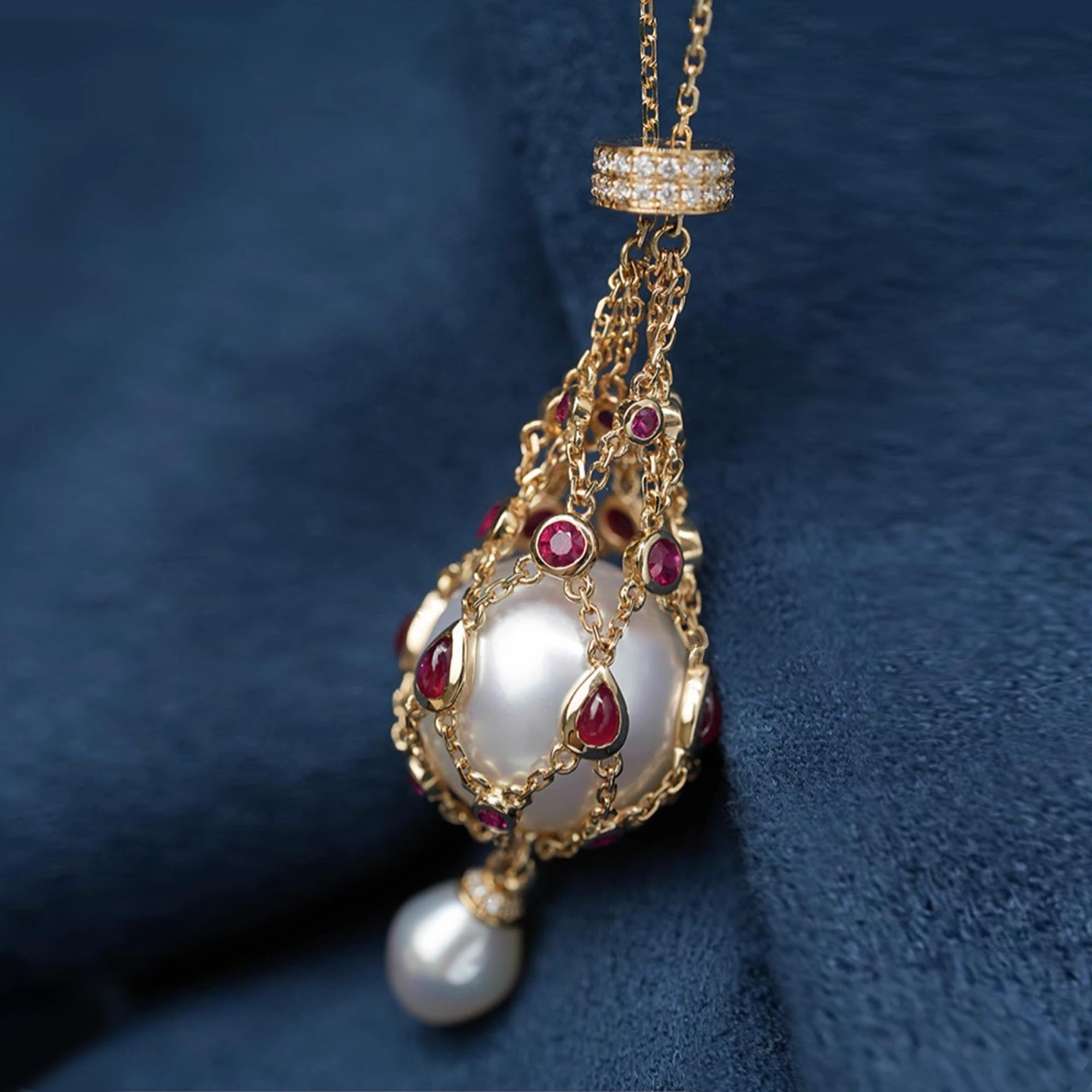 Close-up of 17-20mm natural freshwater pearl on Lavalier pendant by Cota Jewelry